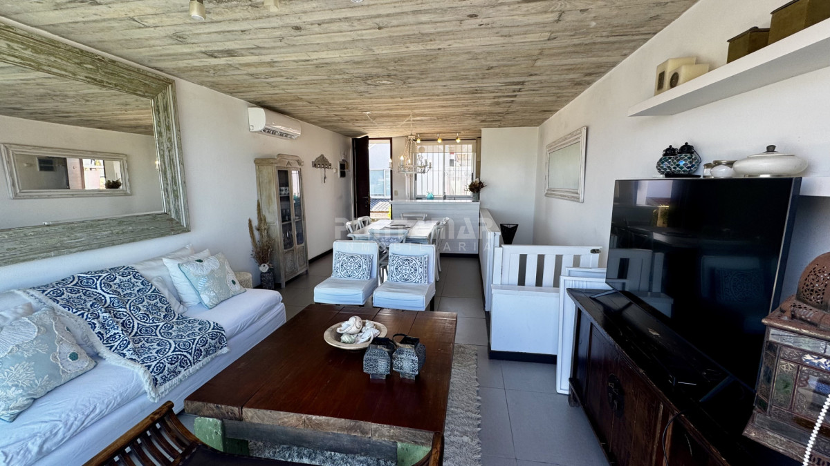 Apartamento ID.213853 - ALQUILER HERMOSO TRIPLEX CON VISTA AL MAR EN LA BARRA