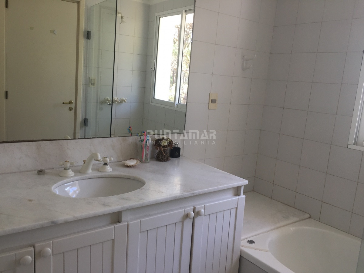 Apartamento ID.12011 - APARTAMENTO DE 3 DORMITORIOS EN RINCON DEL INDIO FRENTE AL MAR