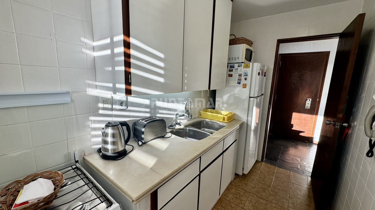 Apartamento ID.213542 - HERMOSO APARTAMENTO DE 1 DORMITORIO PRIMERA AL MAR LINEA EN PUNTA DEL ESTE 