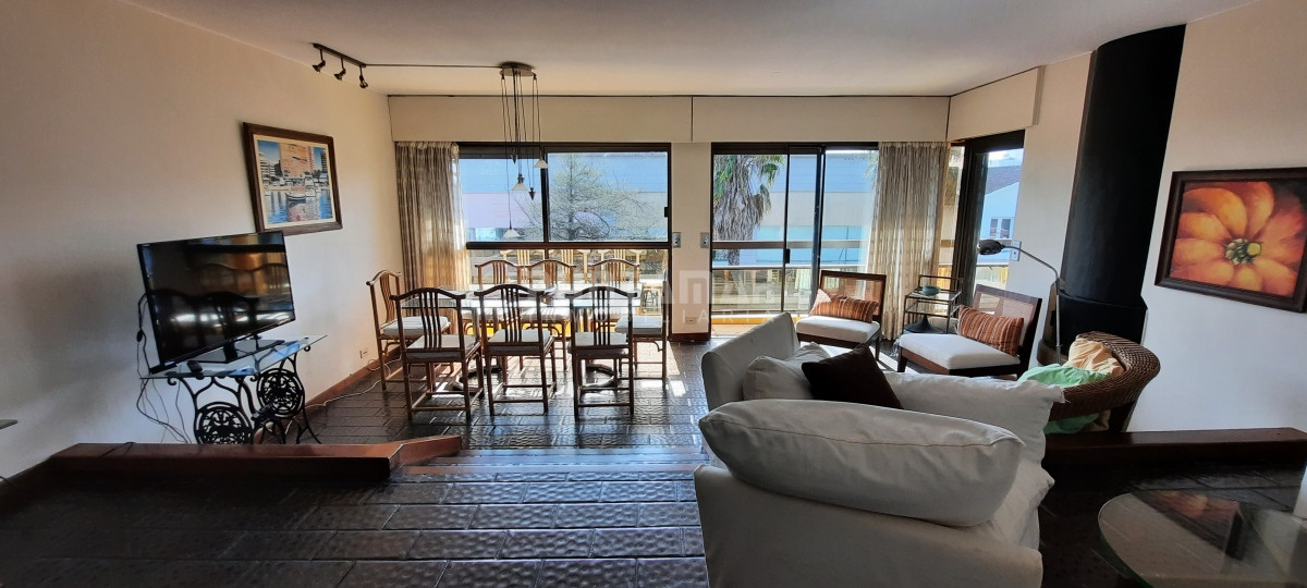 Apartamento ID.1274 - APARTAMENTO DE 3 DORMITORIOS EN LA PENÍNSULA CON BALCON AL FRENTE Y VISTA AL MAR