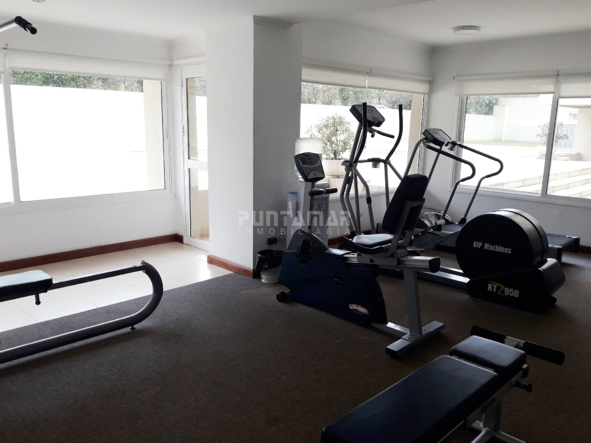 Apartamento ID.211699 - MUY LINDO APARTAMENTO FRENTE AL MAR, LIVING COMEDOR  AMPLIO CON  TERRAZA AL FRENTE Y PARRILLERO PROPIO.