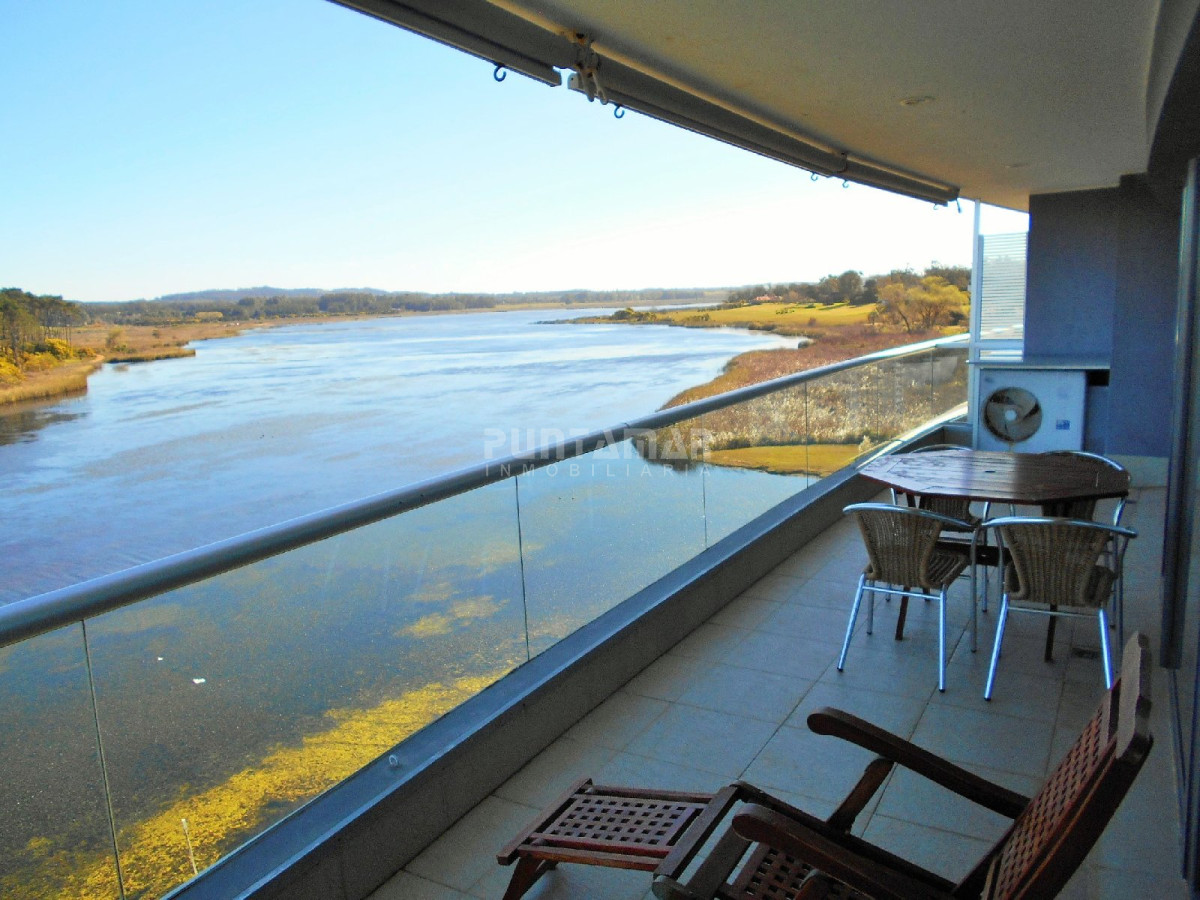 Apartamento ID.211775 - DIVINO DUPLEX DE TRES DORMITORIOS, AMPLIA TERRAZA Y UNA VISTA INCREÍBLE HACIA EL MAR