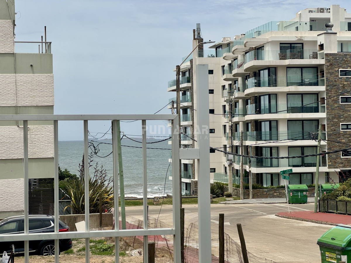 Apartamento ID.213808 - Departamento en edificio Karol en venta