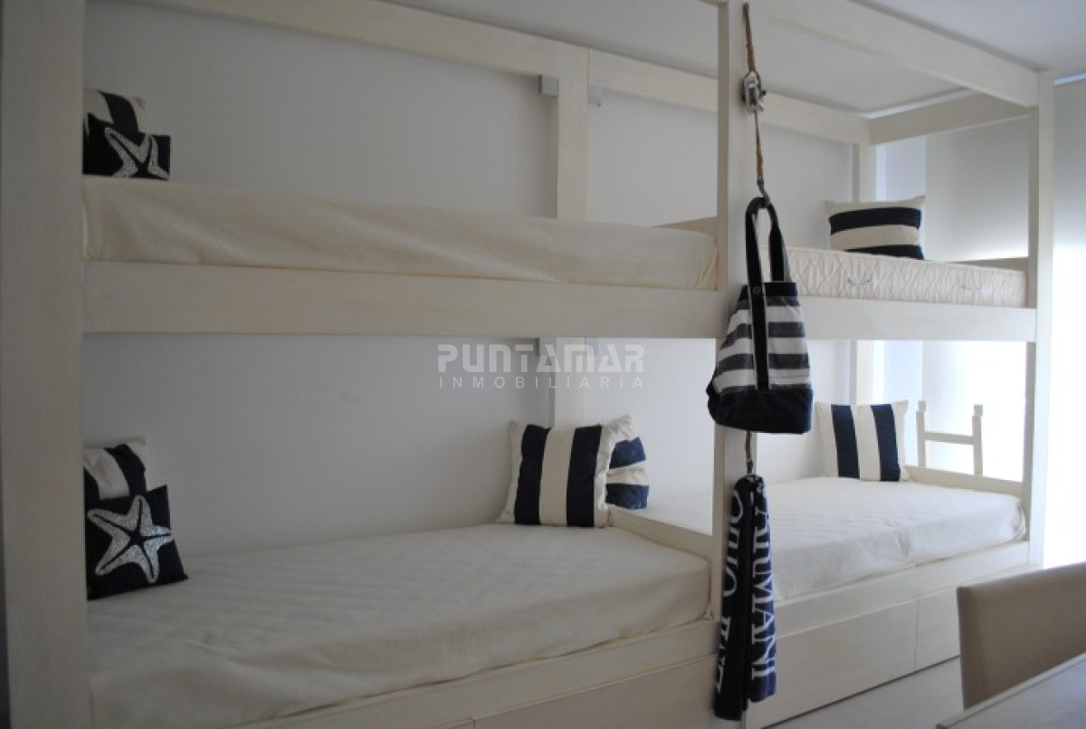 Apartamento ID.213106 - ALQUILER HERMOSO APARTAMENTO 4 DORMITORIOS FRENTE AL MAR