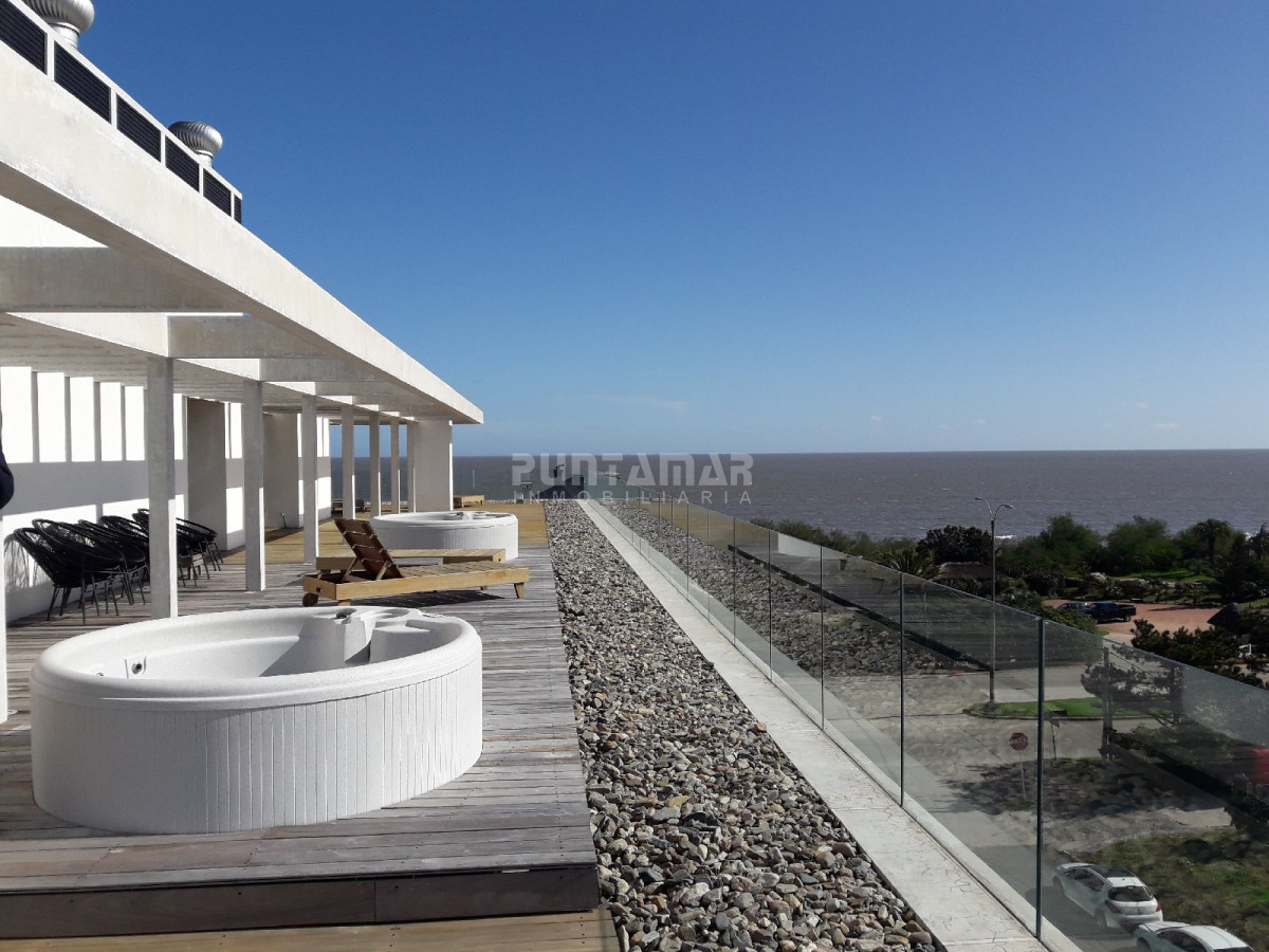 Apartamento ID.211721 - APARTAMENTO UBICADO EN ZONA DE PLAYA MANSA FRENTE AL MAR, TERRAZA AL FRENTE CON MUY BUENA VISTA HACIA LA PLAYA