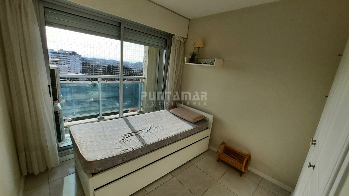 Apartamento ID.213016 - DEPARTAMENTO DE 2 DORMITORIOS EN PISO ALTO DE MUY BUEN EDIFICIO