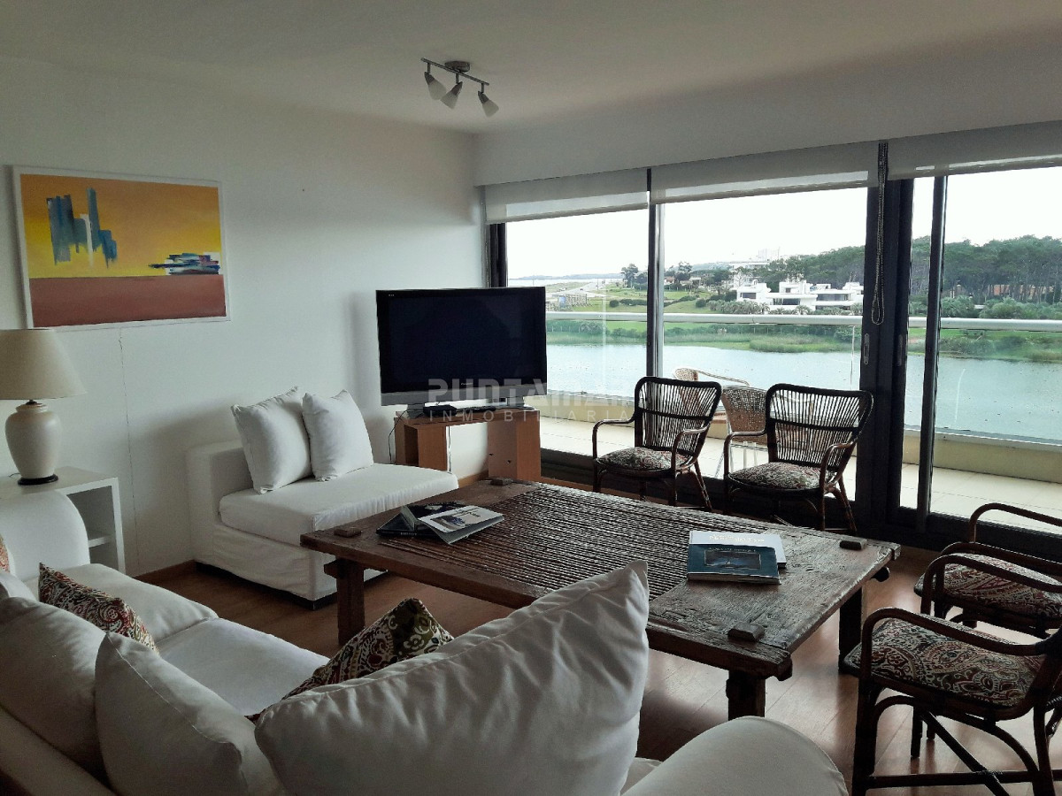 Apartamento ID.211775 - DIVINO DUPLEX DE TRES DORMITORIOS, AMPLIA TERRAZA Y UNA VISTA INCREÍBLE HACIA EL MAR