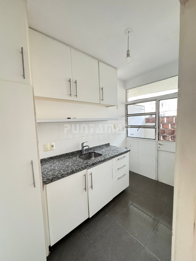Apartamento ID.213675 - OPORTUNIDAD VENTA APARTAMENTO 2  DORMITORIOS EN POCITOS 100 METROS DE LA RAMBLA