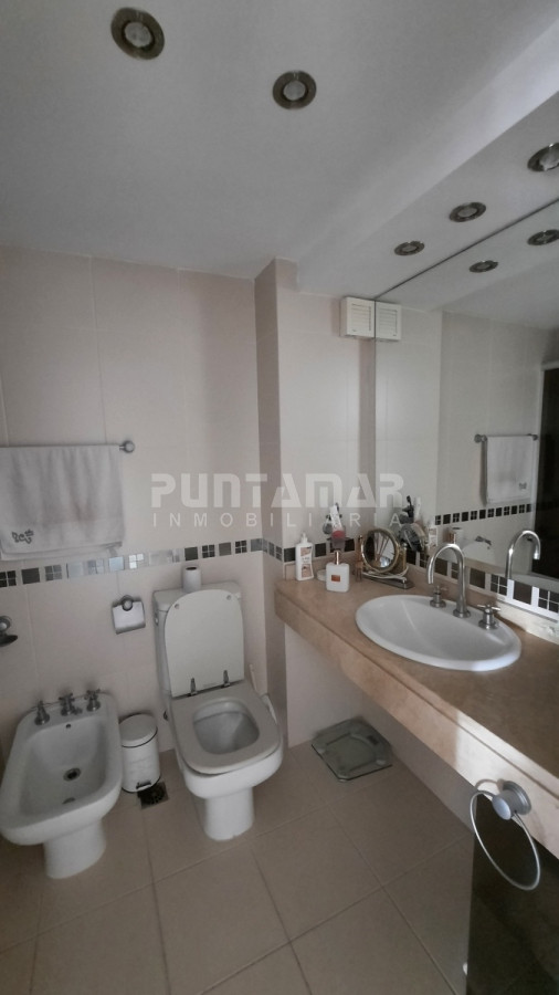 Apartamento ID.211635 - DEPARTAMENTO CON EXCELENTE VISTA A PLAYA MANSA 