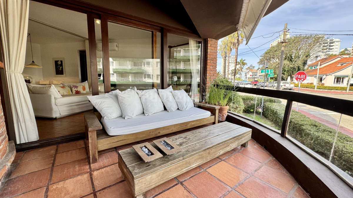 Apartamento ID.1049 - ALQUILER HERMOSO APARTAMENTO CON VISTA AL MAR EN PUNTA DEL ESTE