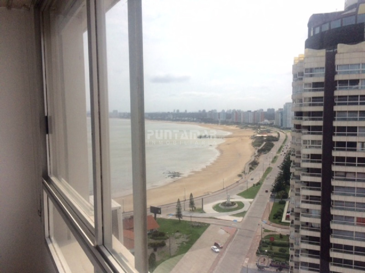 Apartamento ID.211615 - DEPARTAMENTO DE 3 DORMITORIOS EN PISO 18 CON EXCELENTES VISTAS 