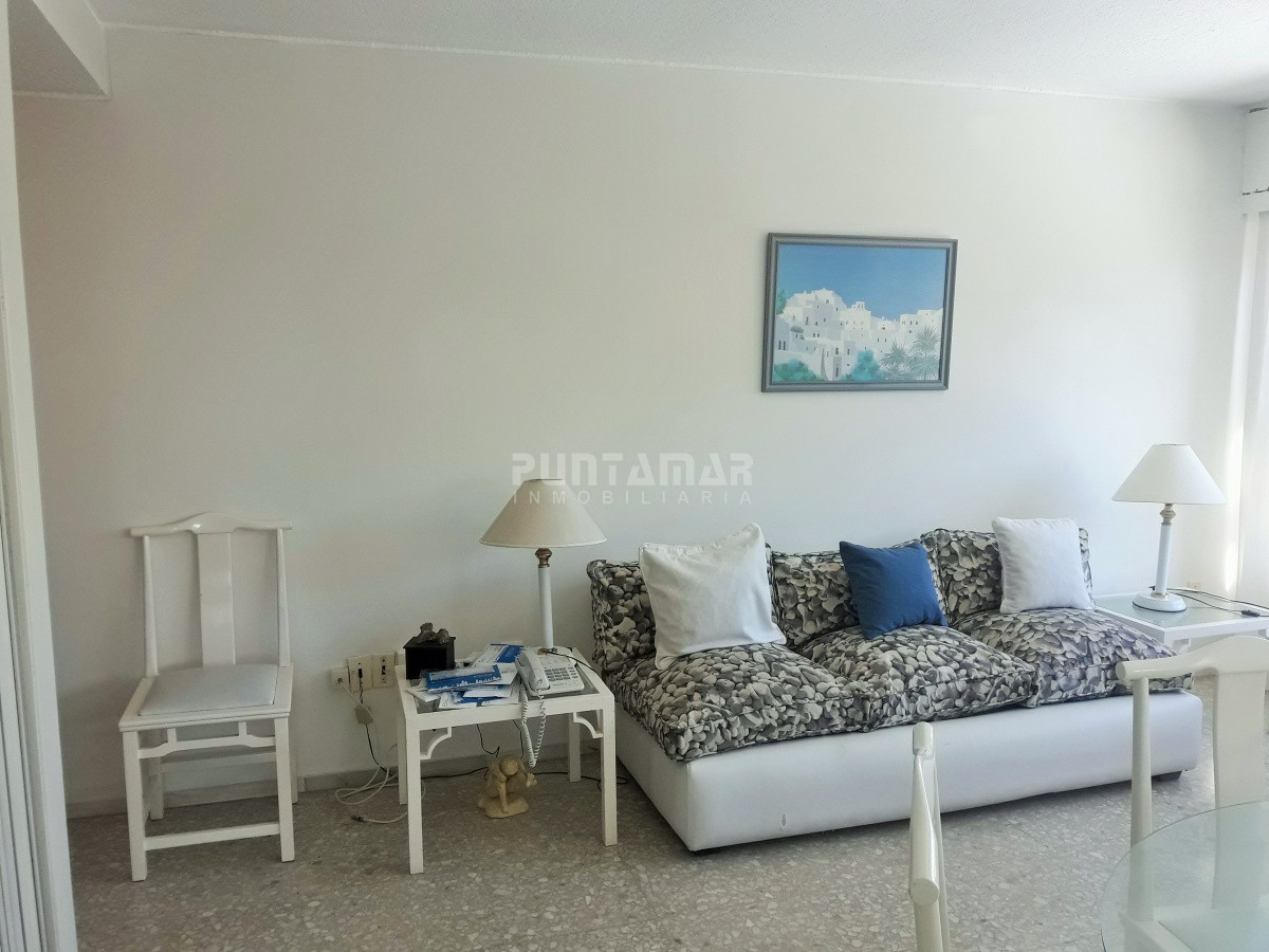 Apartamento ID.1409 - TORRE UBICADA EN PENÍNSULA, AMPLIO LIVING COMEDOR , SON TRES DORMITORIOS, DOS BAÑOS, COCINA Y GARAGE 