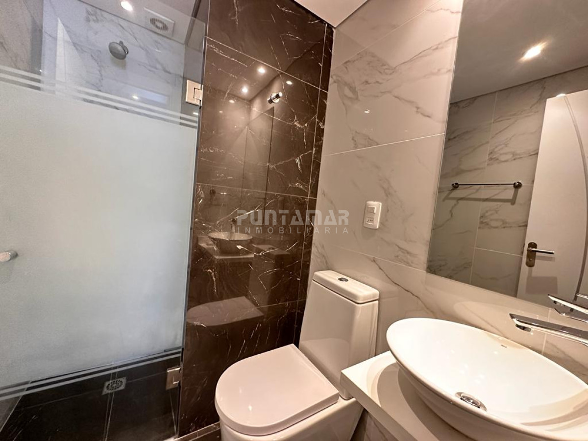 Apartamento ID.213175 - ALQUILER ESPECTACULAR PENTHOUSE EN TORRE DE CATEGORÍA EN PUNTA DEL ESTE 