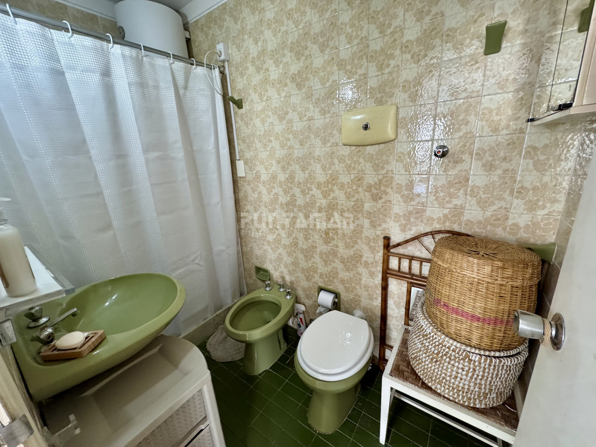 Apartamento ID.213808 - Departamento en edificio Karol en venta