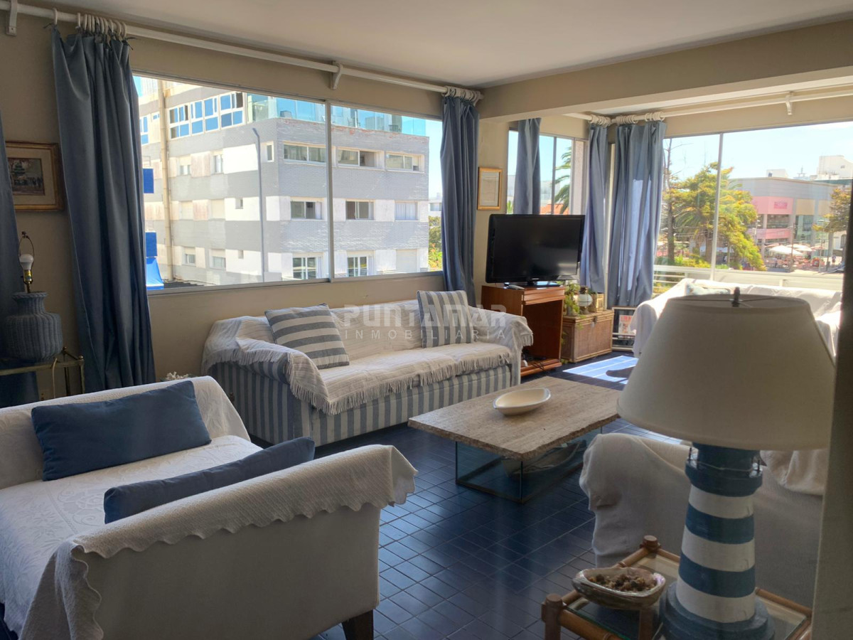Apartamento ID.212268 - VENTA DE  APARTAMENTO  EN PUNTA DEL ESTE  A PASOS DEL PUERTO, 4 DORMITORIOS Y 3 BAÑOS