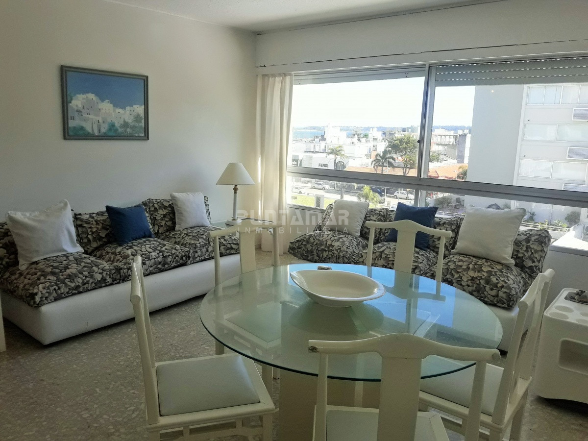 Apartamento ID.1409 - TORRE UBICADA EN PENÍNSULA, AMPLIO LIVING COMEDOR , SON TRES DORMITORIOS, DOS BAÑOS, COCINA Y GARAGE 