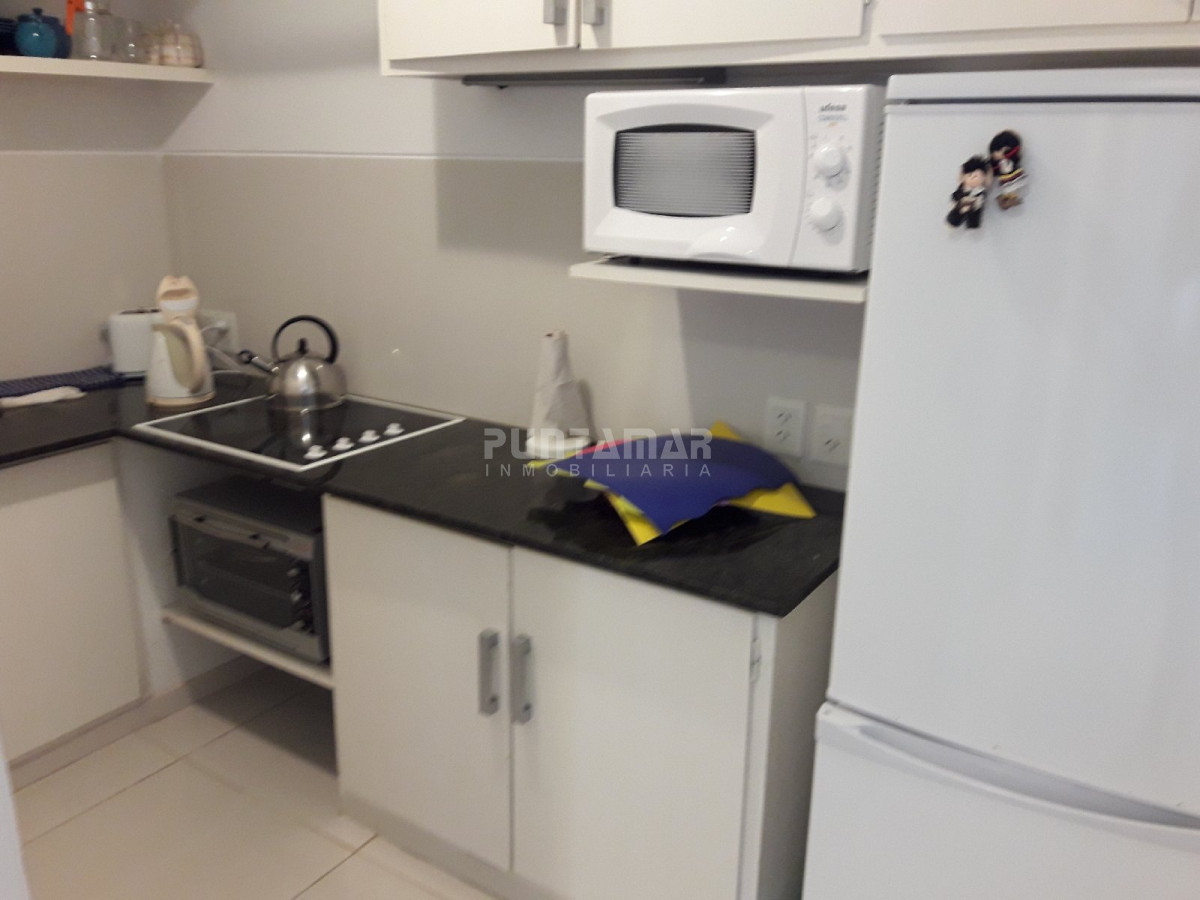 Apartamento ID.1271 - LINDO APARTAMENTO UBICADO EN PENINSULA, UN DORMITORIO, TERRAZA CON VISTA HACIA EL MAR Y MUY LUMINOSO.!!