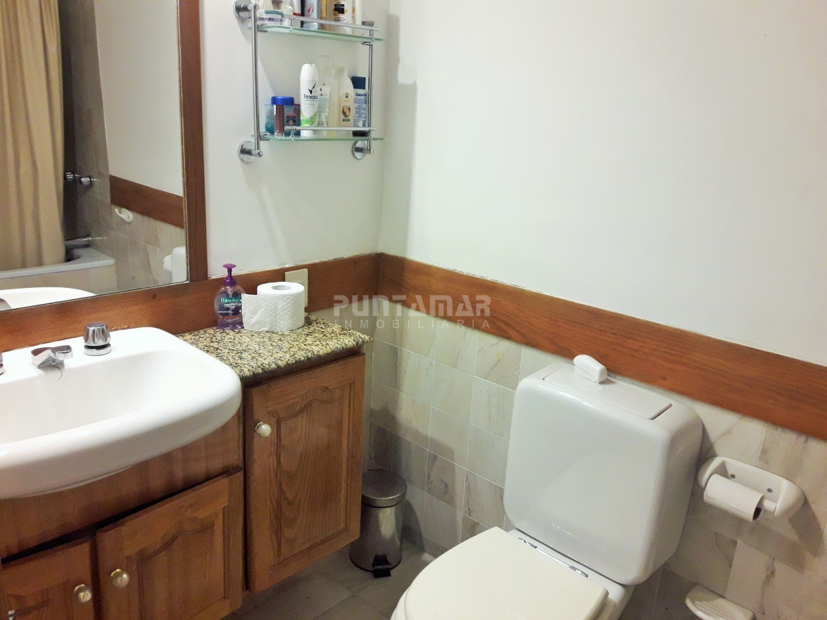 Apartamento ID.211838 - MUY LINDO APARTAMENTO , PISO ALTO CON VISTA LATERAL HACIA PLAYA BRAVA, LIVING COMEDOR CON ACCESO A TERRAZA AMPLIA Y LUMINOSA.