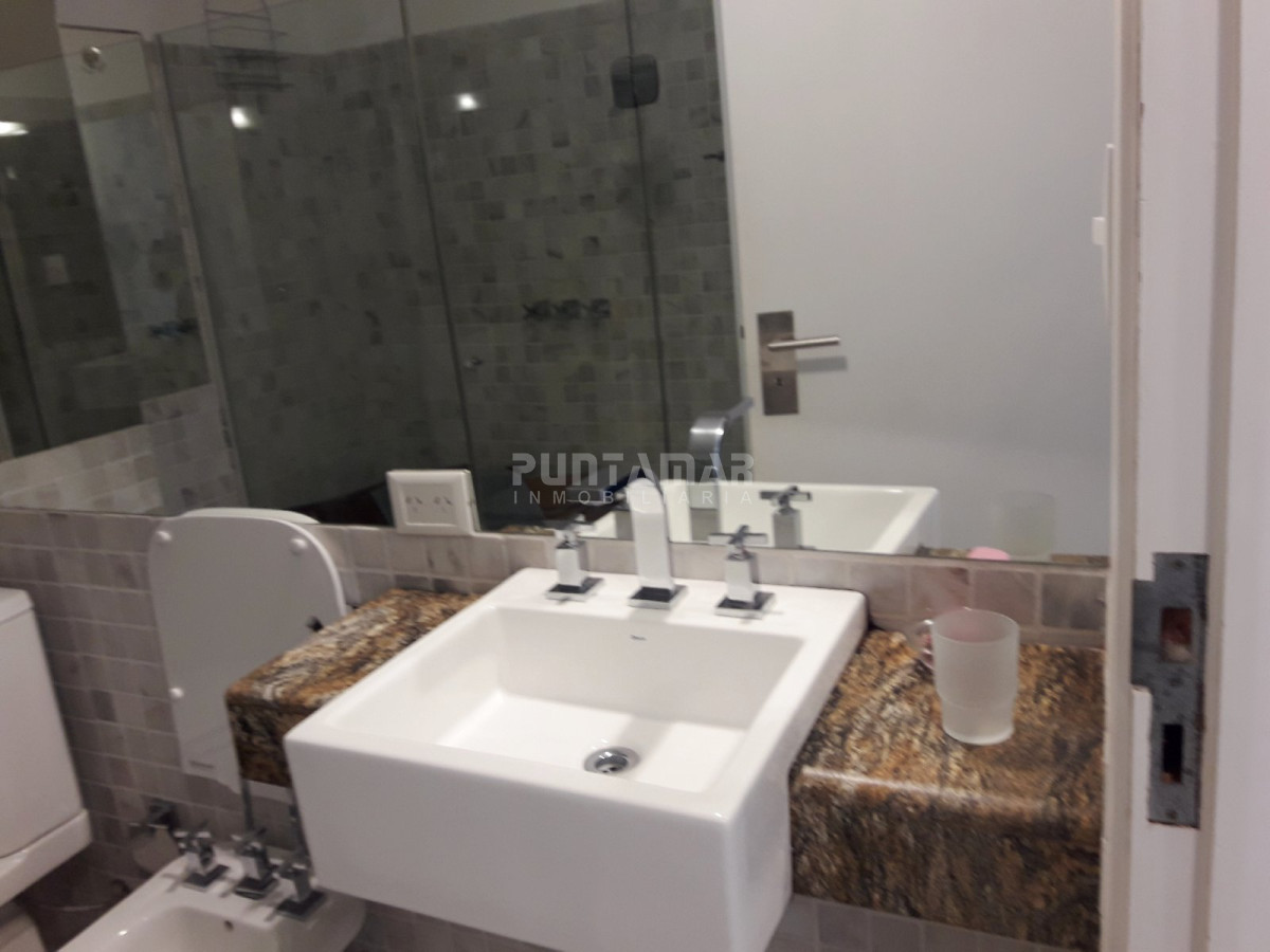 Apartamento ID.1271 - LINDO APARTAMENTO UBICADO EN PENINSULA, UN DORMITORIO, TERRAZA CON VISTA HACIA EL MAR Y MUY LUMINOSO.!!