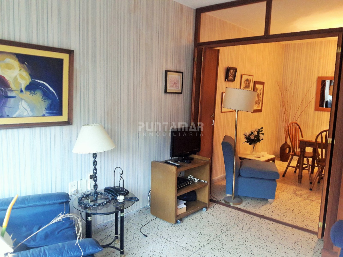 Apartamento ID.1267 - APARTAMENTO DE UN DORMITORIO UBICADO EN LA PENINSULA, CUENTA CON COCHERA Y GASTOS COMUNES BAJOS