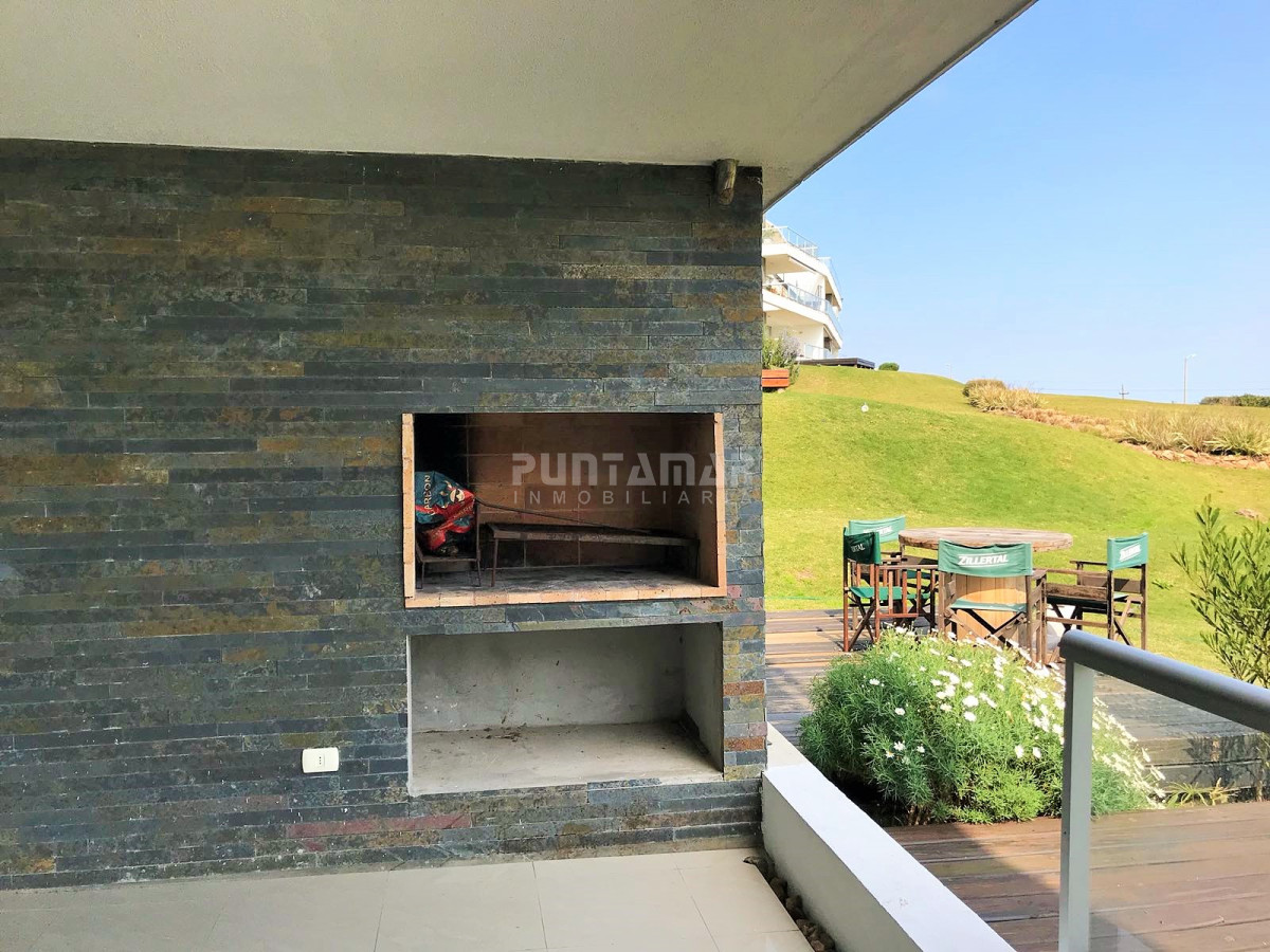 Apartamento ID.211840 - DIVINO APARTAMENTO UBICADO EN PLANTA BAJA CON TERRAZA AL PARQUE , PARRILLERO PROPIO Y  VISTA PANORAMICA HACIA LA PLAYA Y PUESTA DE SOL.