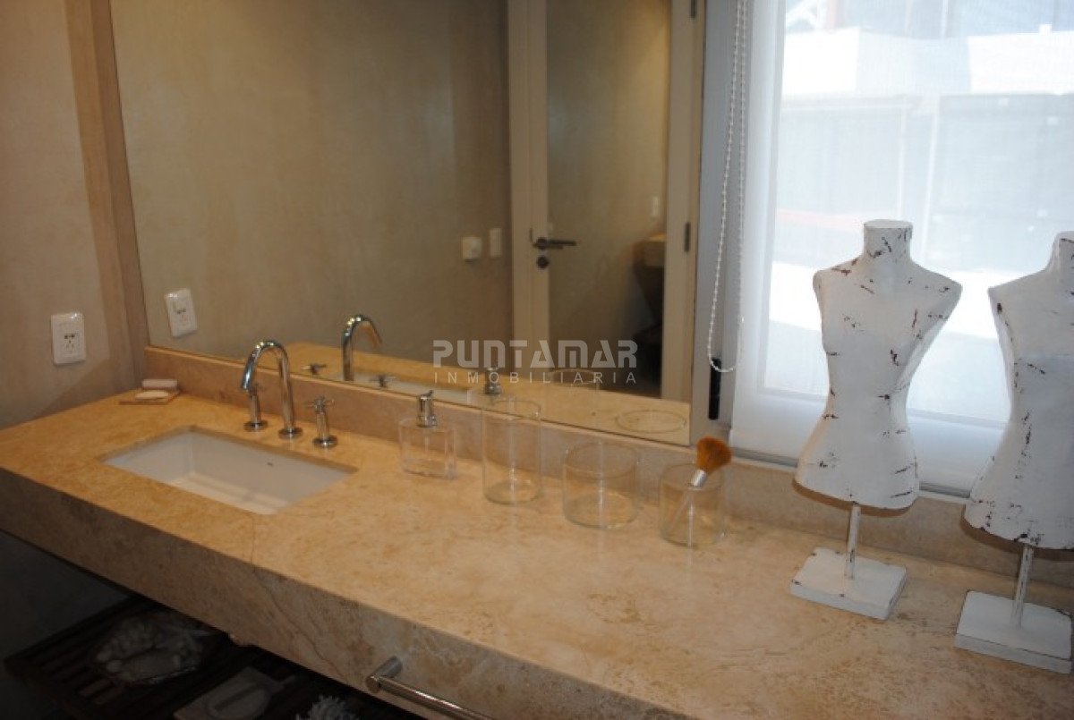 Apartamento ID.213106 - ALQUILER HERMOSO APARTAMENTO 4 DORMITORIOS FRENTE AL MAR
