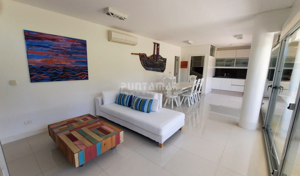 Apartamento ID.213182 - EXCLUSIVO DEPARTAMENTO DE 3 DORMITORIOS CON DEPENDENCIA EN LA BRAVA