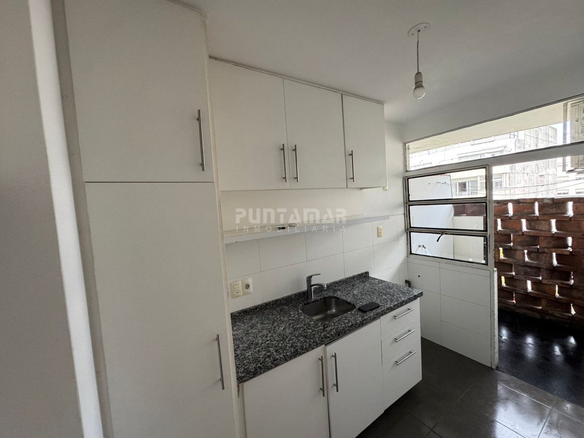 Apartamento ID.213675 - OPORTUNIDAD VENTA APARTAMENTO 2  DORMITORIOS EN POCITOS 100 METROS DE LA RAMBLA