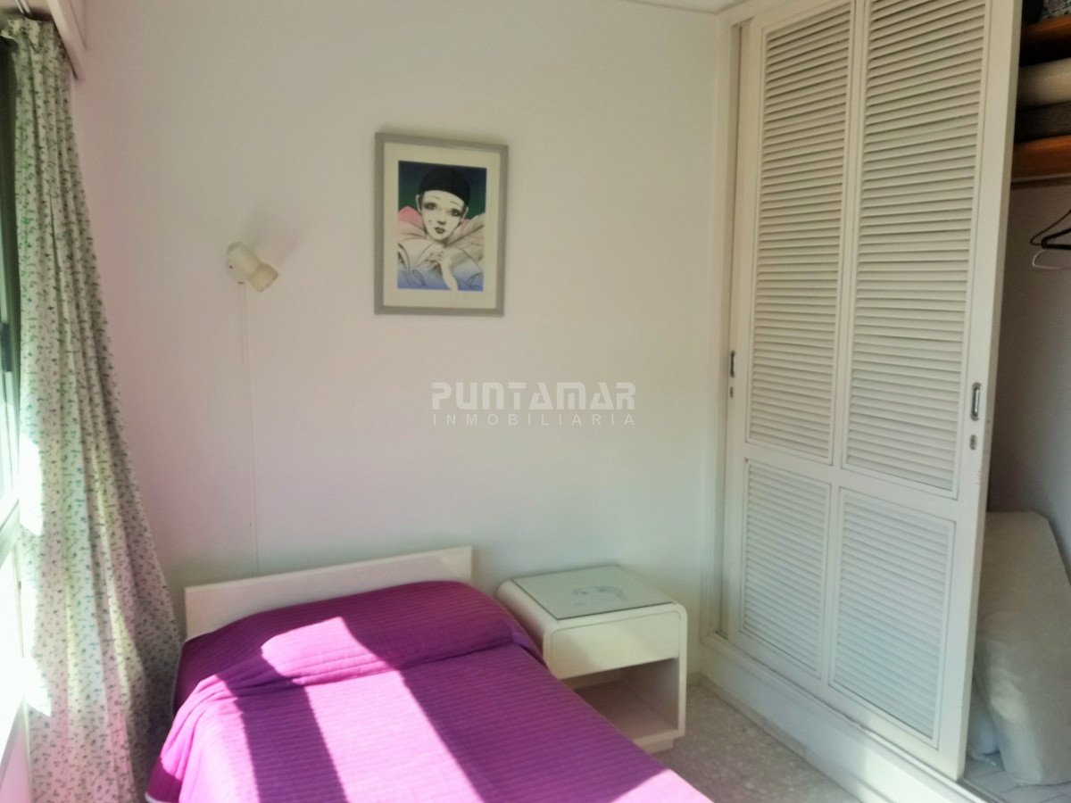 Apartamento ID.1409 - TORRE UBICADA EN PENÍNSULA, AMPLIO LIVING COMEDOR , SON TRES DORMITORIOS, DOS BAÑOS, COCINA Y GARAGE 