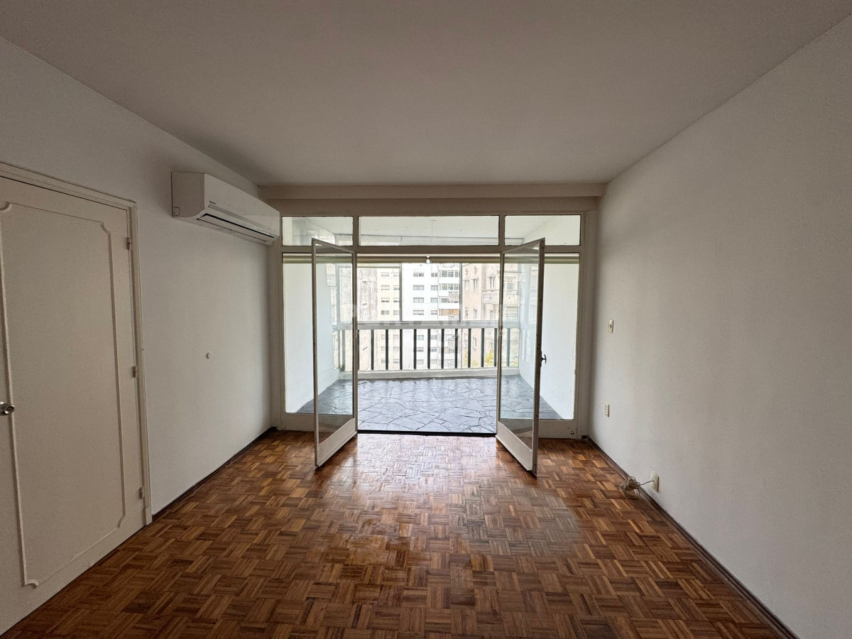 Apartamento ID.213675 - OPORTUNIDAD VENTA APARTAMENTO 2  DORMITORIOS EN POCITOS 100 METROS DE LA RAMBLA