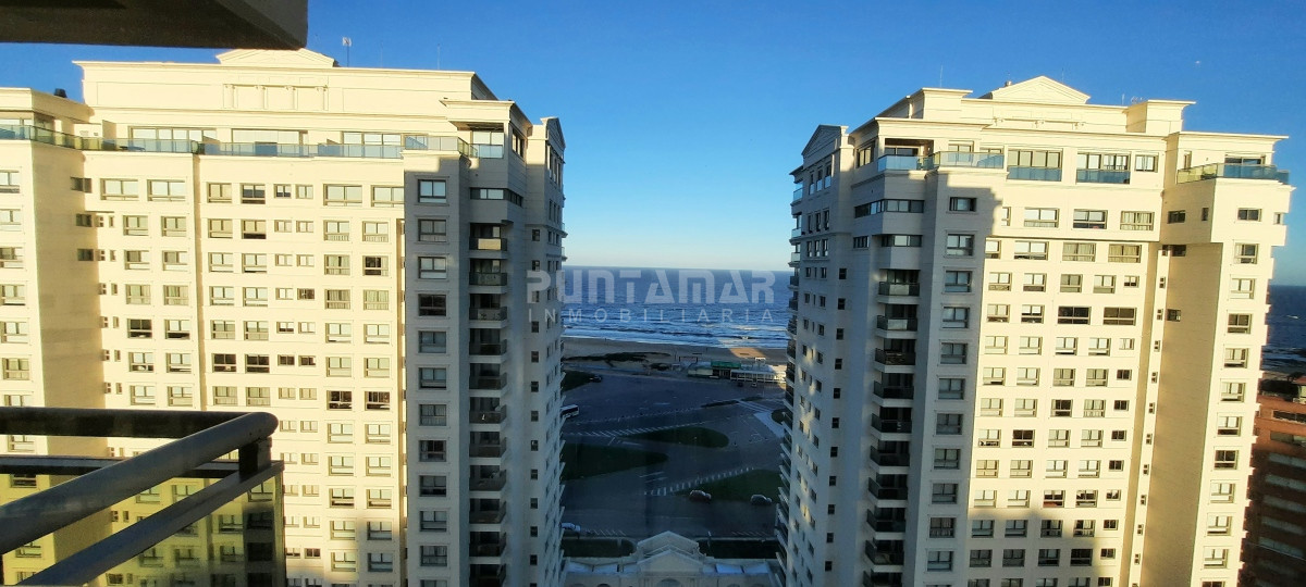 Apartamento ID.213329 - IMPORTANTE DEPARTAMENTO DE 3 DORMITORIOS EN SUITE EN EDIFICIO DE CATEGORIA