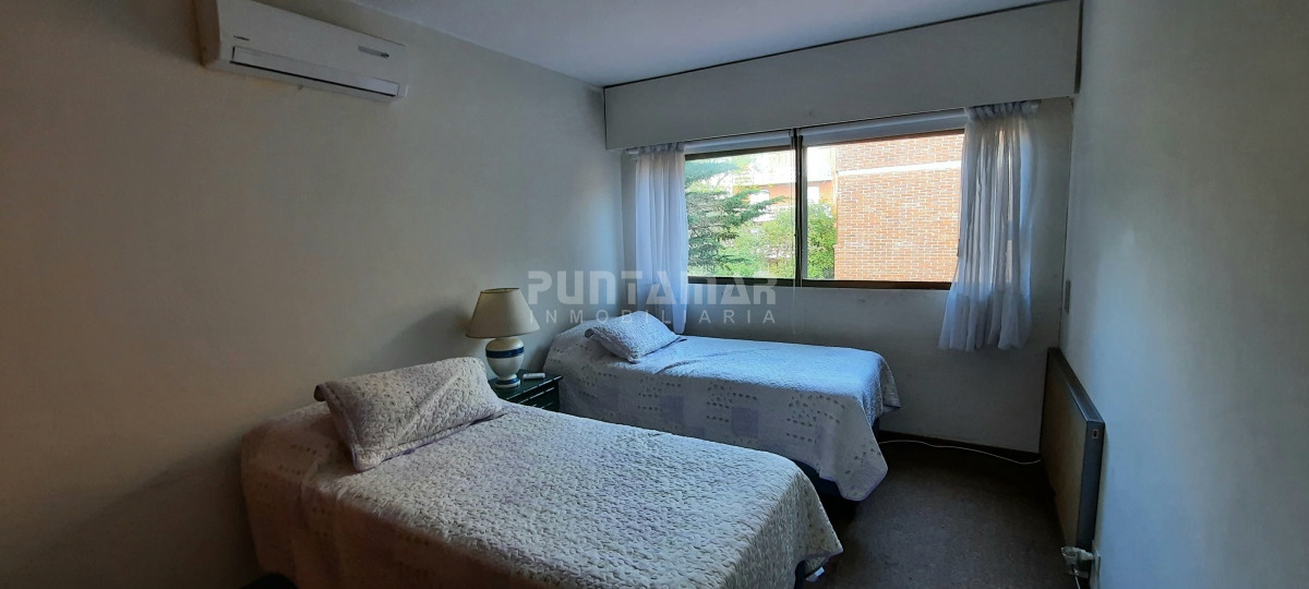 Apartamento ID.1274 - APARTAMENTO DE 3 DORMITORIOS EN LA PENÍNSULA CON BALCON AL FRENTE Y VISTA AL MAR