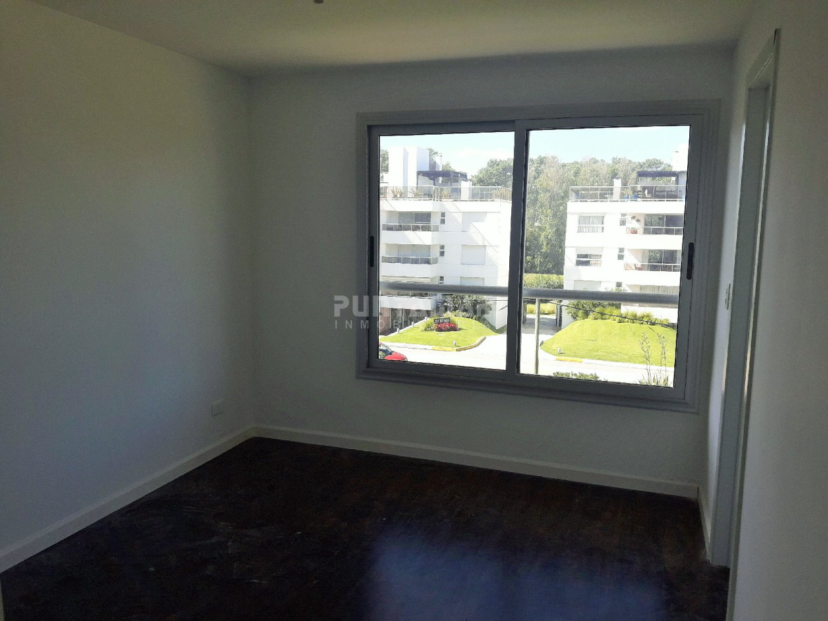 Apartamento ID.211758 - HERMOSO PENTHOUSE RECIEN REMODELADO DE DOS DORMITORIOS Y DOS BAÑOS, CON UNA AMPLIA TERRAZA CON PARRILLERO PROPIO.