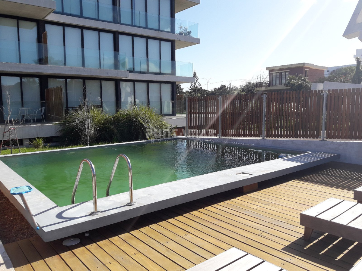 Apartamento ID.211721 - APARTAMENTO UBICADO EN ZONA DE PLAYA MANSA FRENTE AL MAR, TERRAZA AL FRENTE CON MUY BUENA VISTA HACIA LA PLAYA