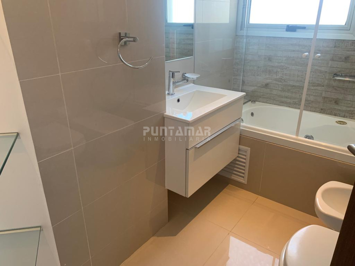 Apartamento ID.212207 - DEPARTAMENTO DE 3 DORMITORIOS EN LA BRAVA EN EDIFICIO DE CATEGORIA