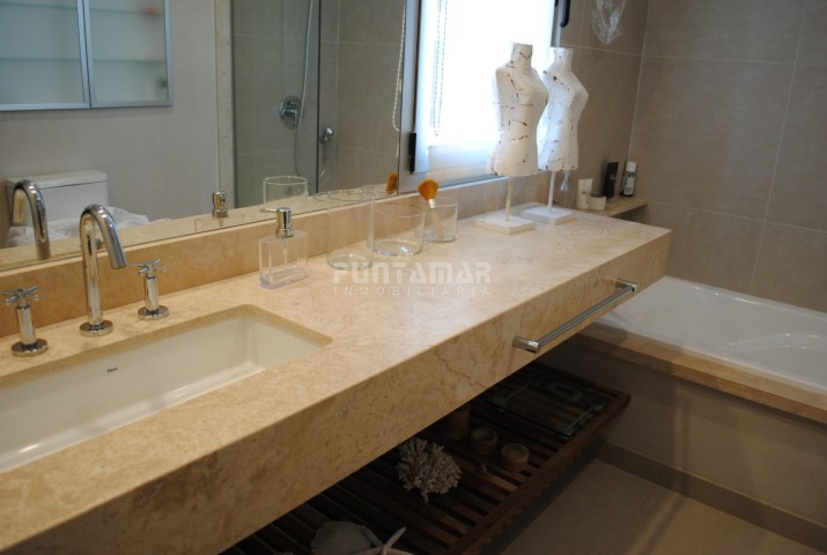 Apartamento ID.213106 - ALQUILER HERMOSO APARTAMENTO 4 DORMITORIOS FRENTE AL MAR