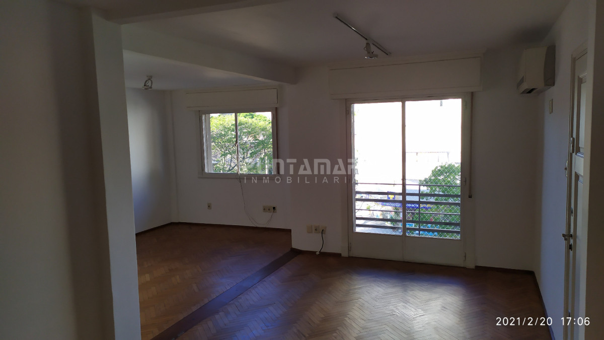 Apartamento ID.212850 - APARTAMENTO EN LA BLANQUEADA, MONTEVIDEO, IDEAL PARA INVERSION