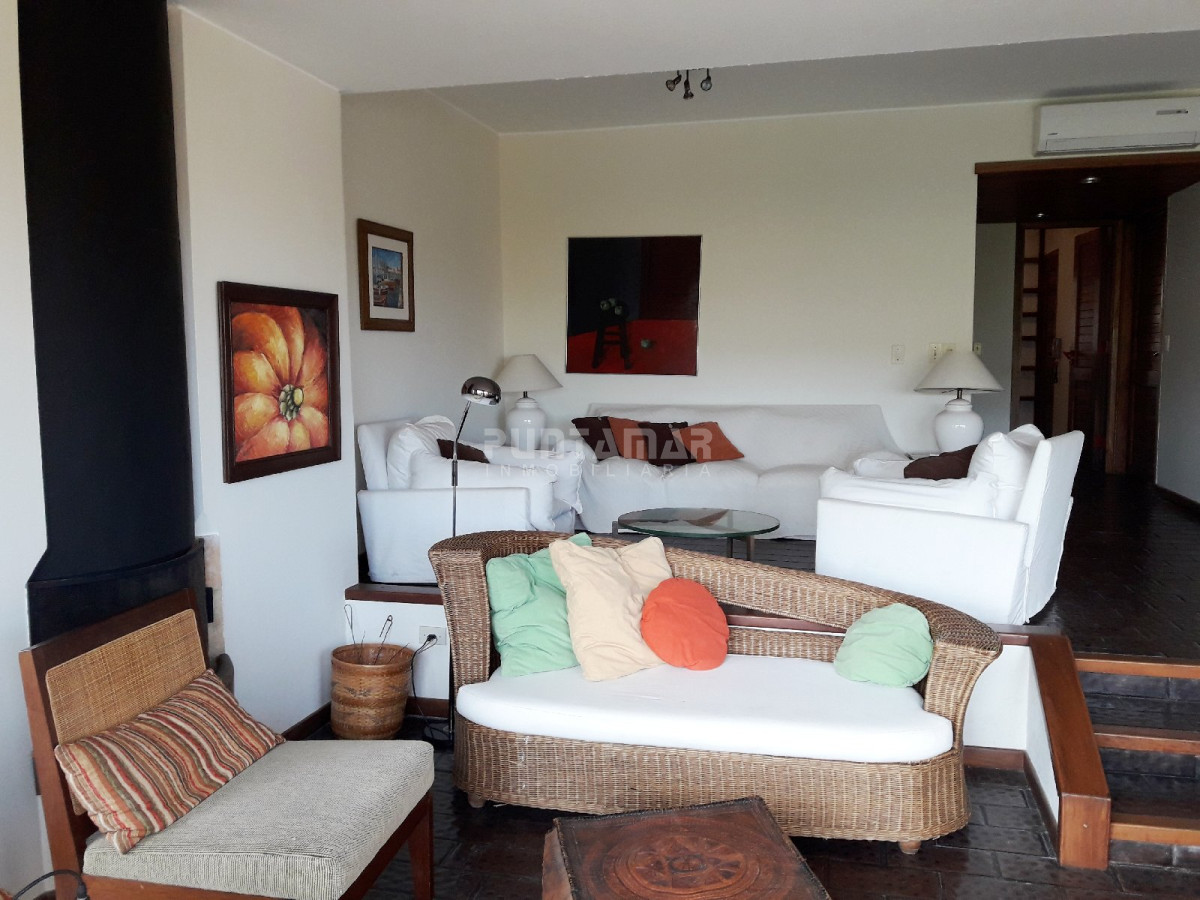 Apartamento ID.1274 - APARTAMENTO DE 3 DORMITORIOS EN LA PENÍNSULA CON BALCON AL FRENTE Y VISTA AL MAR