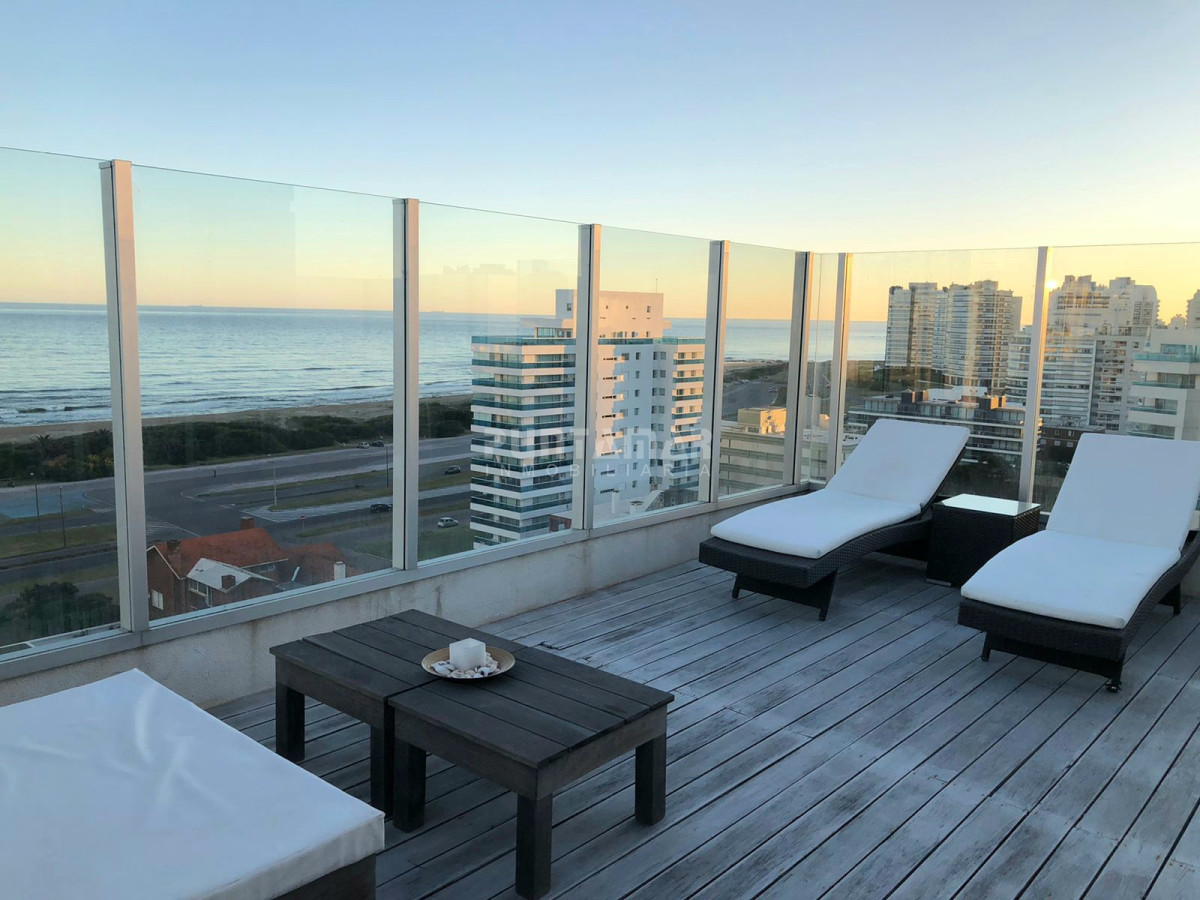 Apartamento ID.213634 - EXCLUSIVO DEPARTAMENTO DE 2 DORMITORIOS CON TERRAZA, PARRILLERO Y JACUZZI PROPIOS