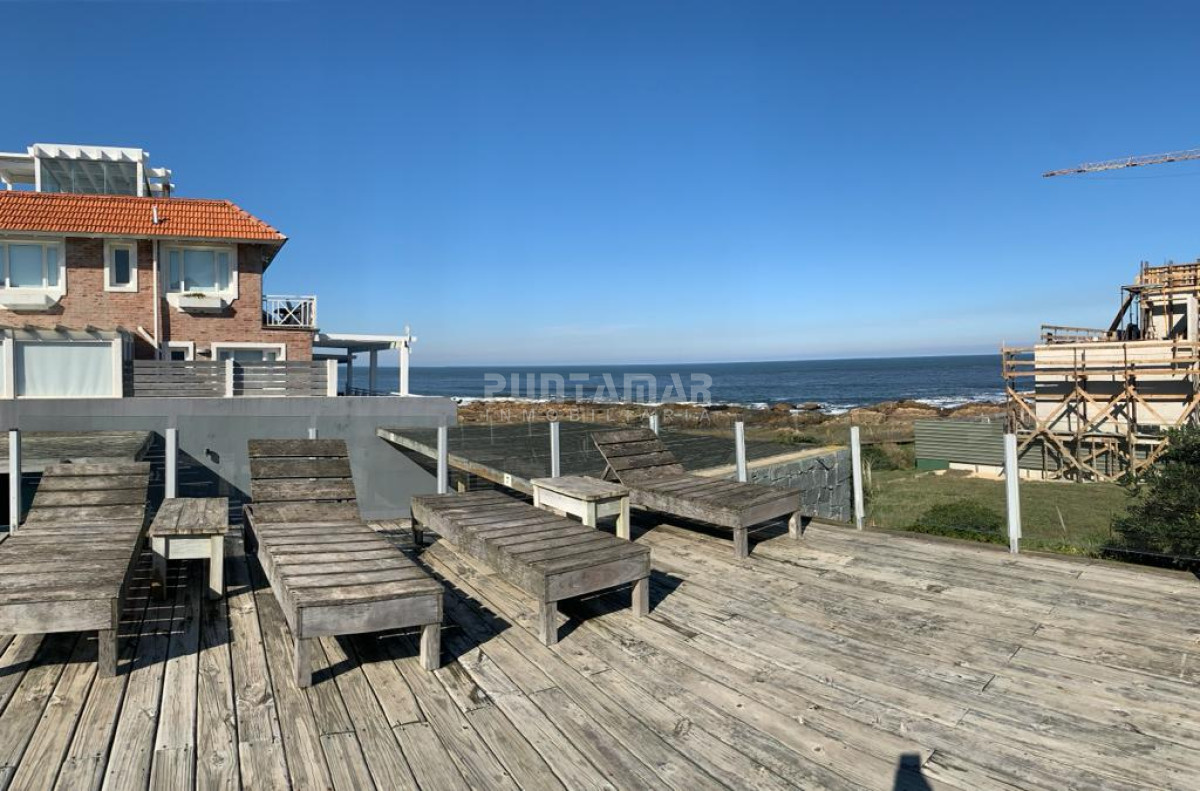 Apartamento ID.212752 - APARTAMENTO DE 3 DORMITORIOS, EN 3 NIVELES, CON INCREIBLES VISTAS AL MAR 