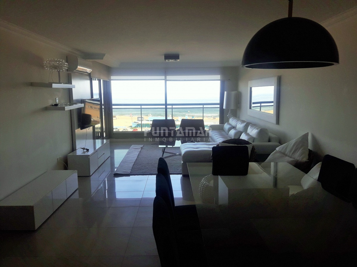 Apartamento ID.210213 - IMPORTANTE DEPARTAMENTO DE 3 DORMITORIOS EN SUITE CON VISTA AL MAR EN EDIFICIO DE GRAN CATEGORIA 
