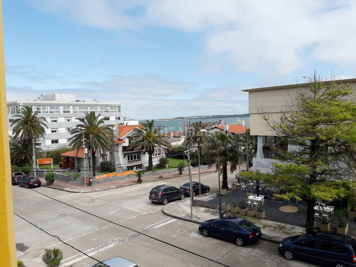 Apartamento ID.1274 - APARTAMENTO DE 3 DORMITORIOS EN LA PENÍNSULA CON BALCON AL FRENTE Y VISTA AL MAR
