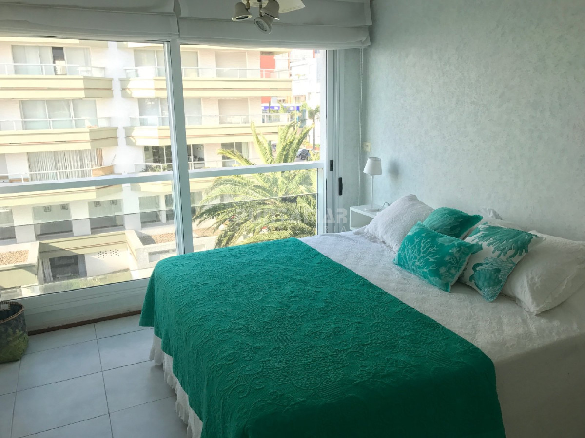 Apartamento ID.210198 - Muy bueno y amplio. Frente al puerto