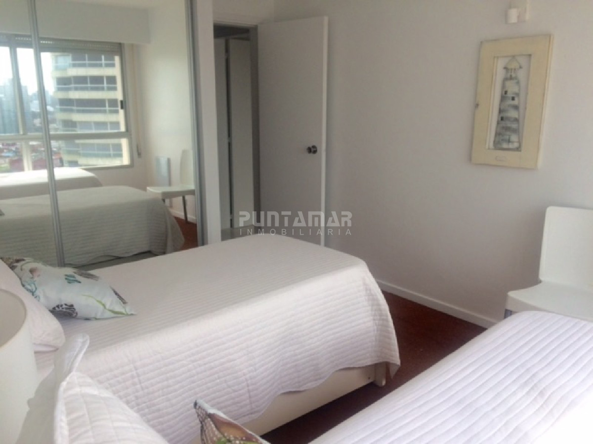 Apartamento ID.211615 - DEPARTAMENTO DE 3 DORMITORIOS EN PISO 18 CON EXCELENTES VISTAS 