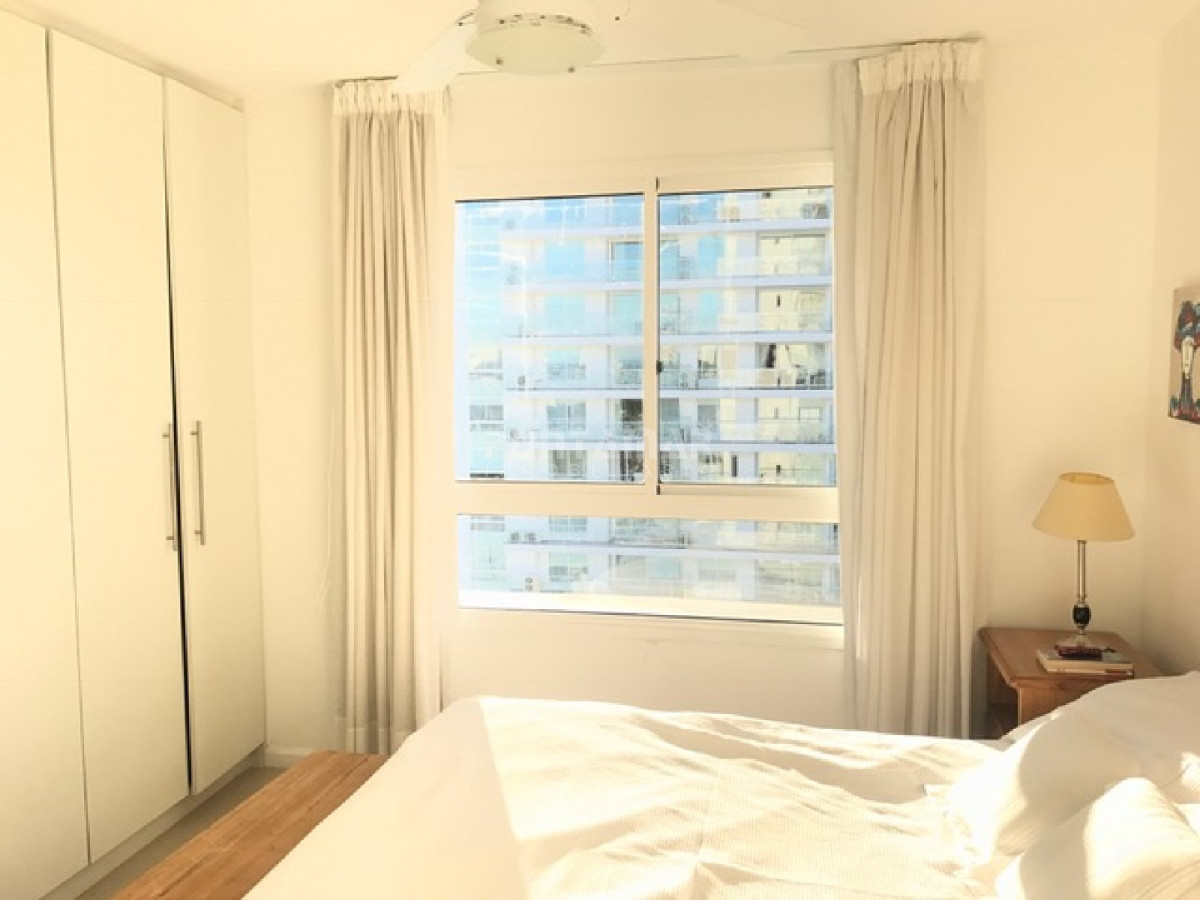 Apartamento ID.7070 - Departamento 2 dormitorios en alquiler. Balcón y garage. Amenities, Piso alto con balcón y vista. Piscina