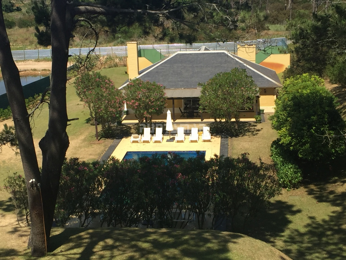 Apartamento ID.12011 - APARTAMENTO DE 3 DORMITORIOS EN RINCON DEL INDIO FRENTE AL MAR