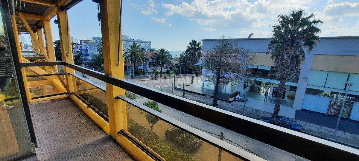 Apartamento ID.1274 - APARTAMENTO DE 3 DORMITORIOS EN LA PENÍNSULA CON BALCON AL FRENTE Y VISTA AL MAR
