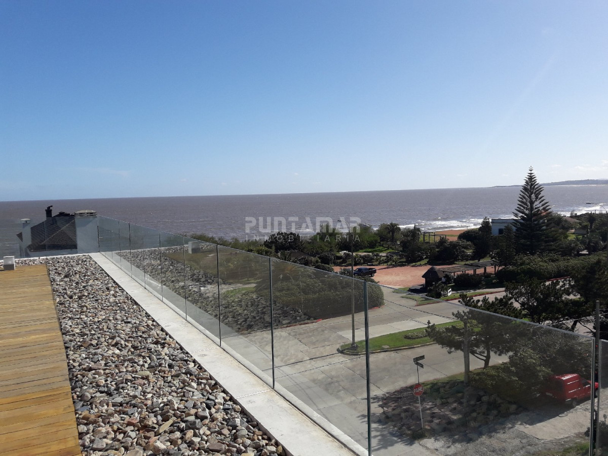 Apartamento ID.211721 - APARTAMENTO UBICADO EN ZONA DE PLAYA MANSA FRENTE AL MAR, TERRAZA AL FRENTE CON MUY BUENA VISTA HACIA LA PLAYA
