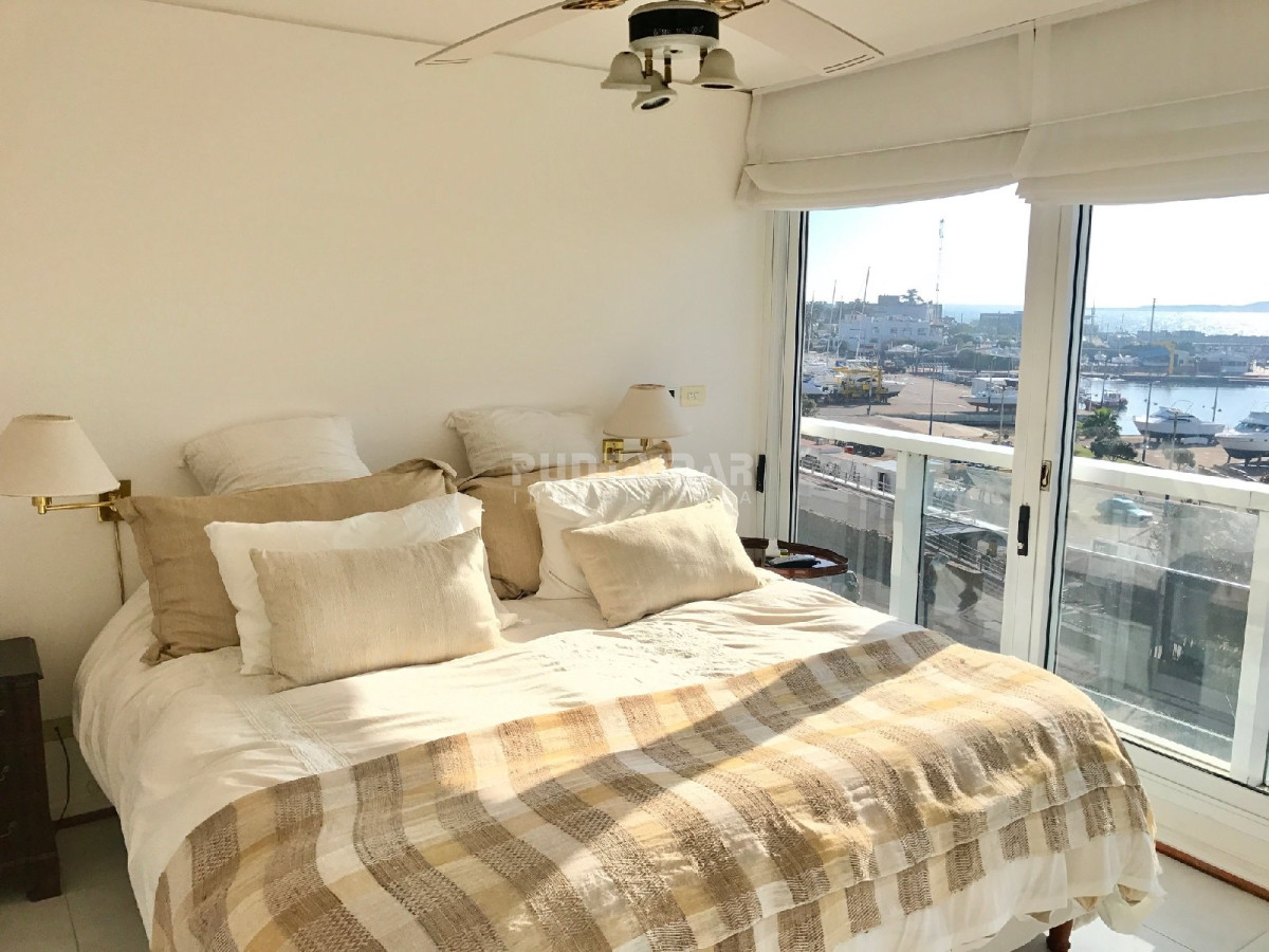 Apartamento ID.210198 - Muy bueno y amplio. Frente al puerto