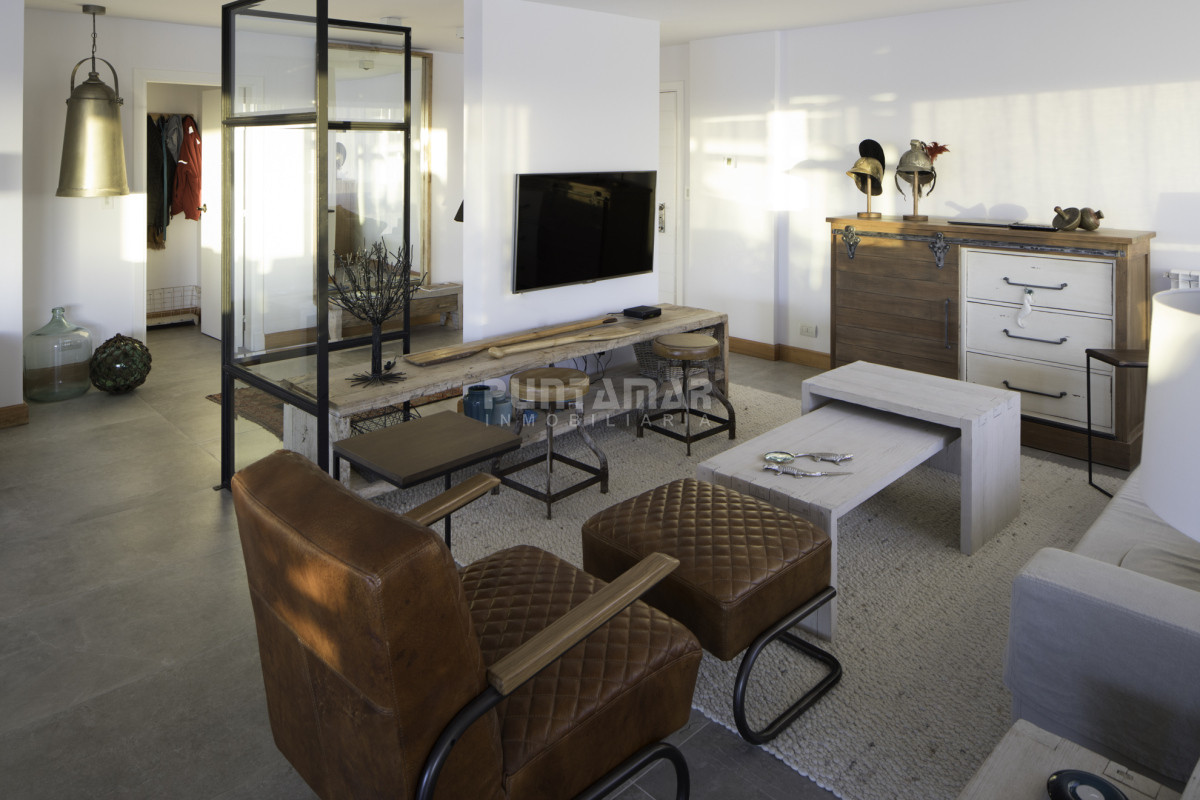 Apartamento ID.213482 - ESPECTACULAR APARTAMENTO RECICLADO DE 3 DORMITORIOS Y DEPENDENCIA CON VISTA AL MAR